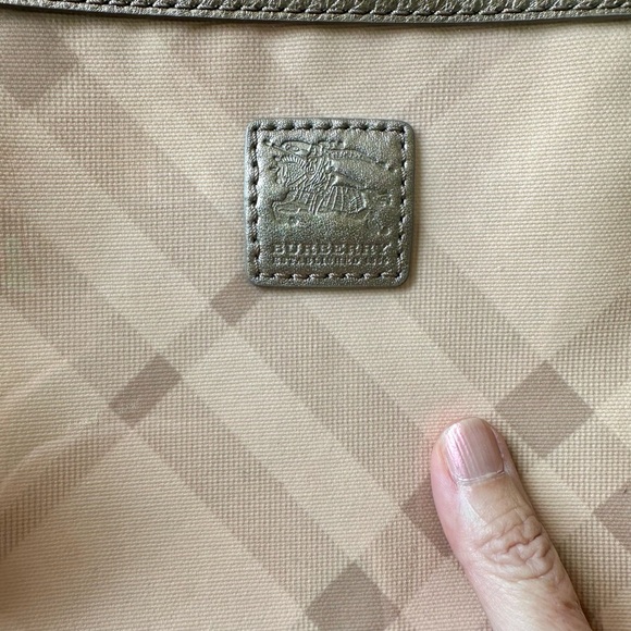 Unique Burberry tote bag with matching zippered pouch that snaps in. Pink plaid. - Picture 6 of 9